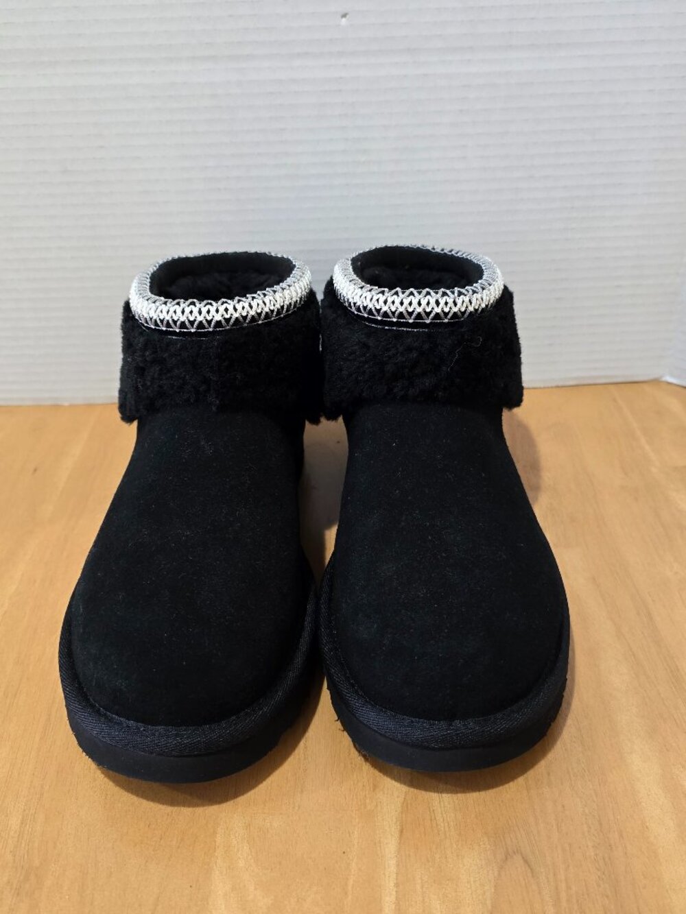 Ugg Women's Classic Ultra Mini‎ Maxi Curly Suede Ankle Boots Black Size 8 NWOT
